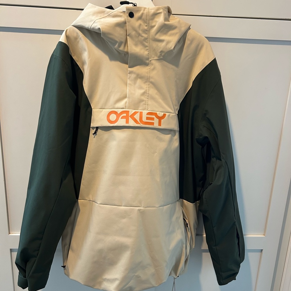 Oakley Ski/Snowboard jacket size XL great condition